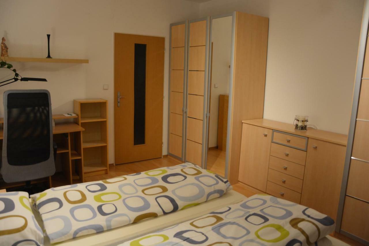 Apartman Zderadova Brno Exteriör bild