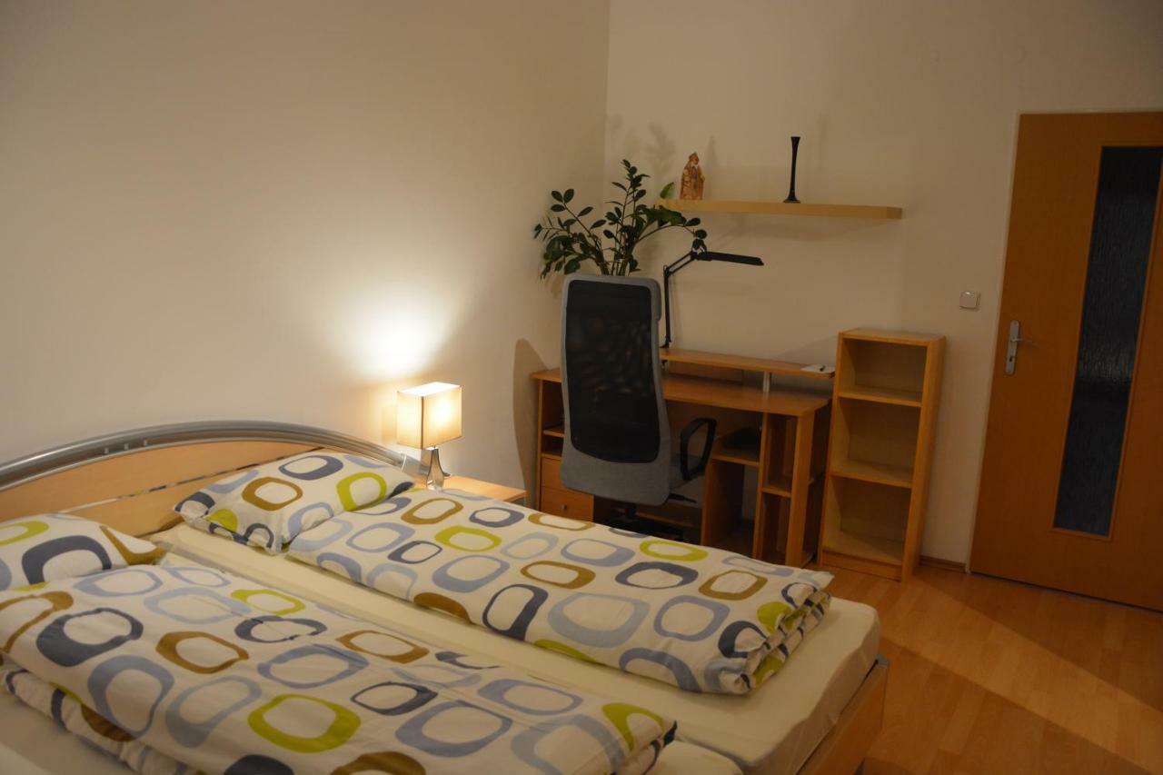 Apartman Zderadova Brno Exteriör bild