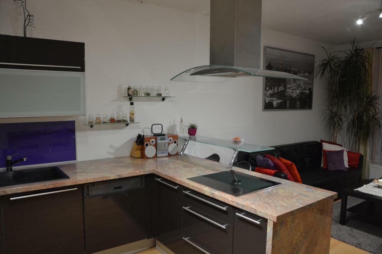 Apartman Zderadova Brno Exteriör bild