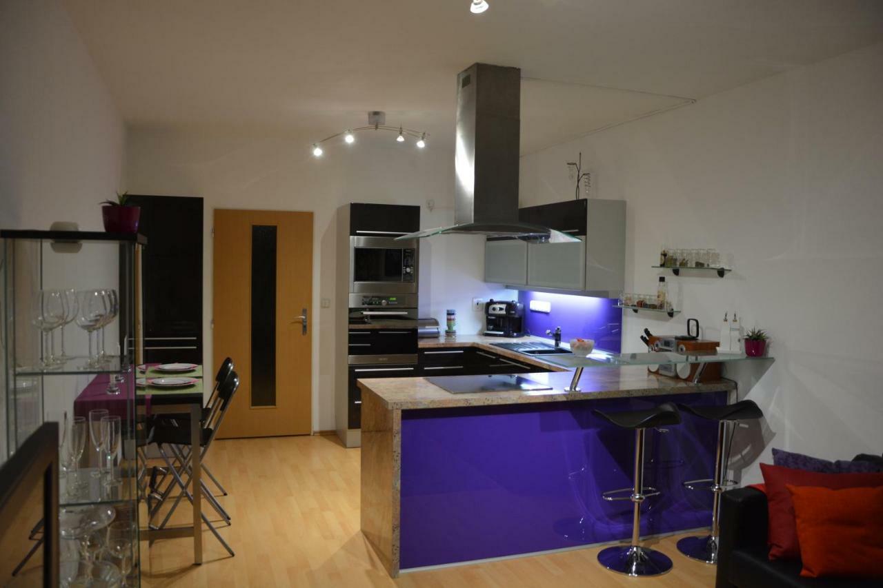 Apartman Zderadova Brno Exteriör bild