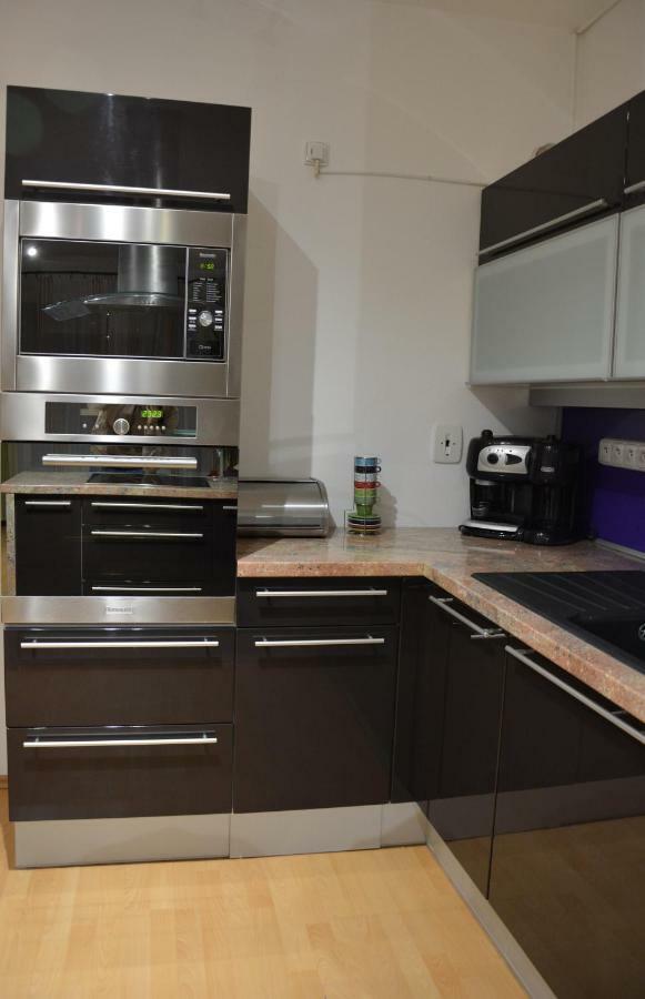 Apartman Zderadova Brno Exteriör bild