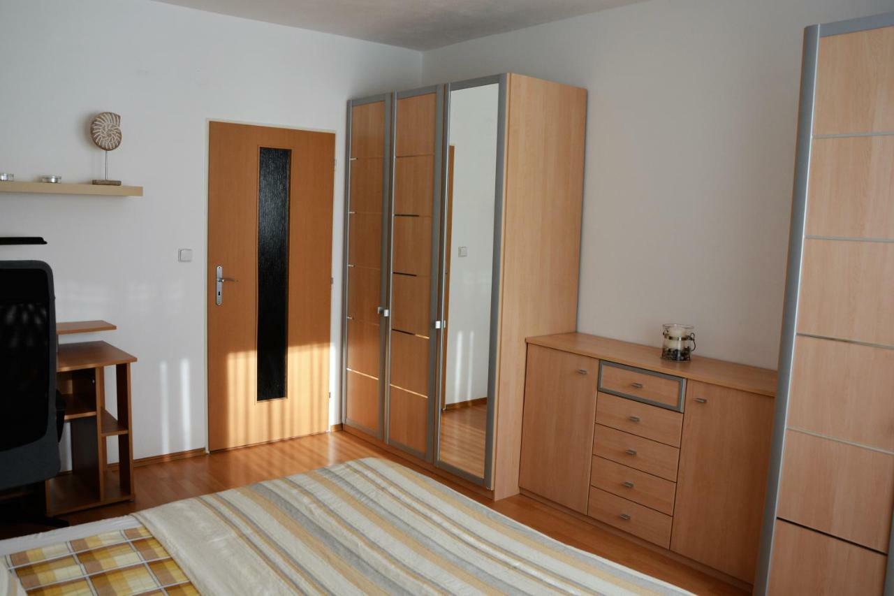 Apartman Zderadova Brno Exteriör bild