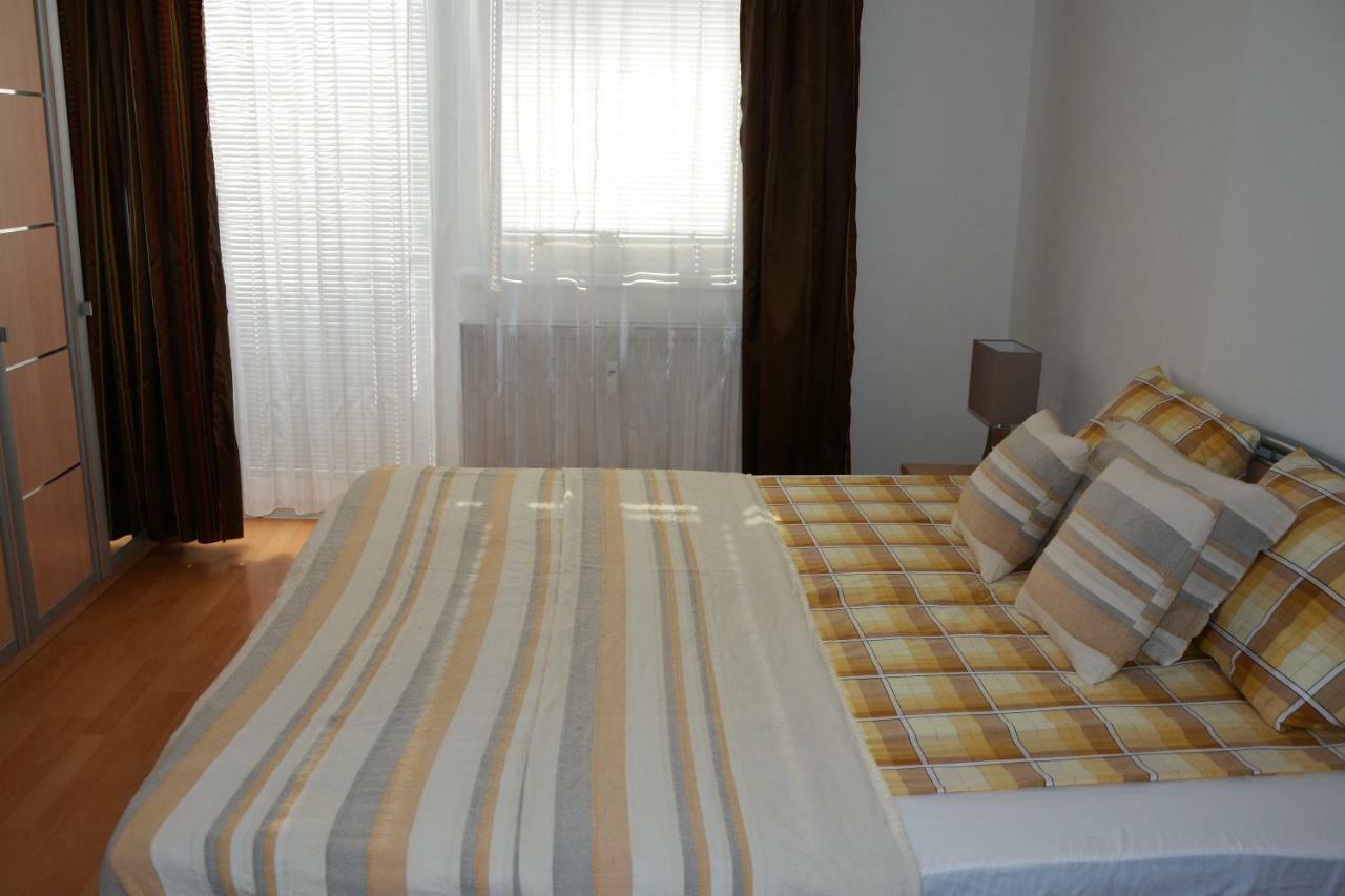 Apartman Zderadova Brno Exteriör bild