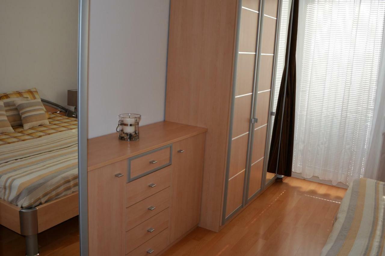 Apartman Zderadova Brno Exteriör bild